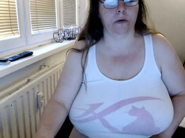 Live sex webcam photo for Bessy123 #250855232