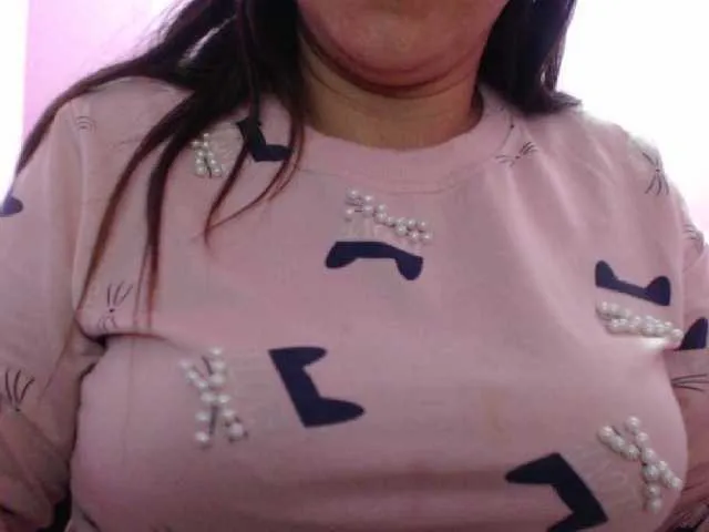 Live sex webcam photo for luzzyhot #248643028