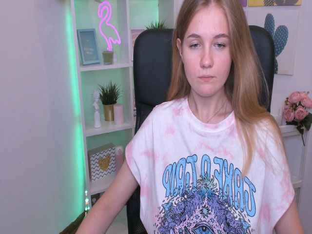 Live sex webcam photo for SweetMilkis #264963266