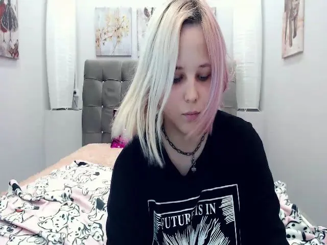 Live sex webcam photo for Helokit #255637868