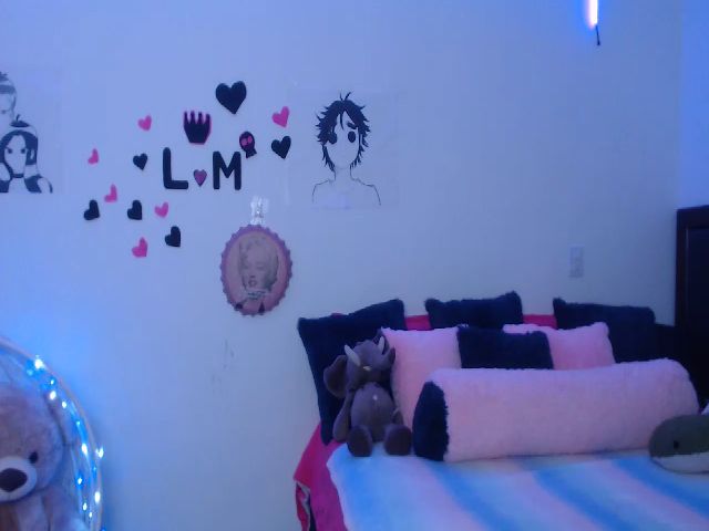 Live sex webcam photo for Laura_R23 #263154019