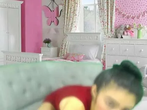 Live sex webcam photo for Miacam_2021 #244754429