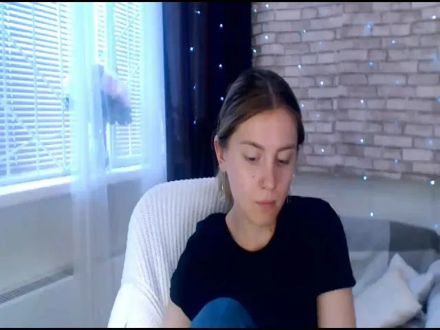 Live sex webcam photo for CumMeaRiver #258517103