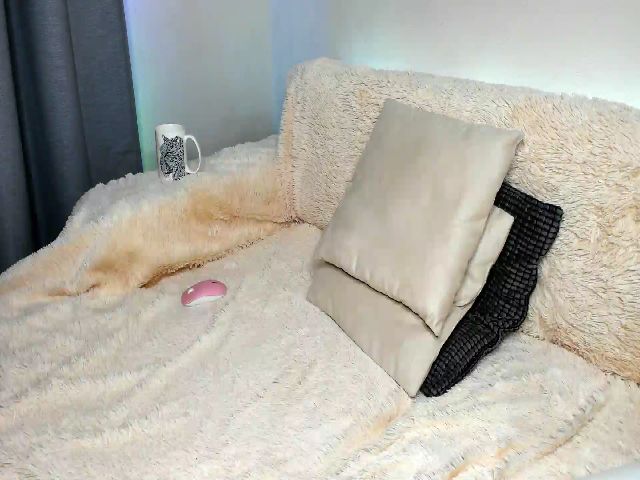 Live sex webcam photo for Urblonde #253592983