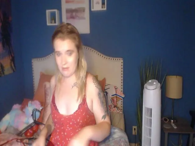 Live sex webcam photo for SnowWhiteXxxx #257310576