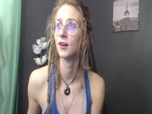 Live sex webcam photo for KINKYkeira #264856725