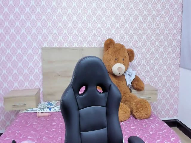 Live sex webcam photo for Samantha_dee #260876784