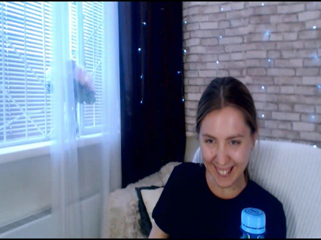 Live sex webcam photo for CumMeaRiver #258527915