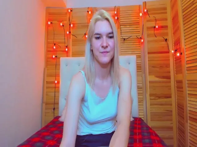 Live sex webcam photo for MarliTes #253639583