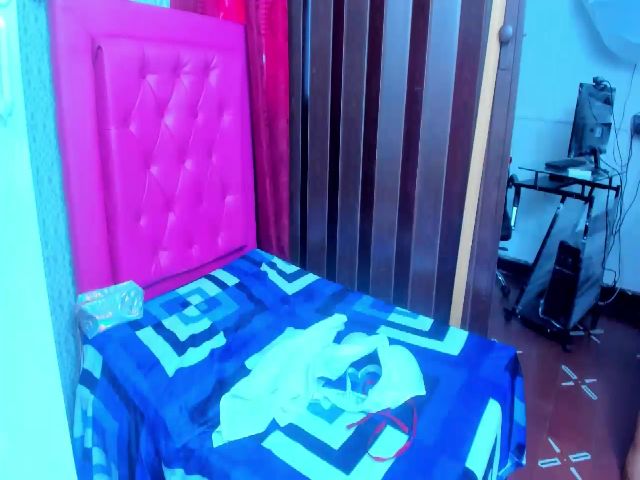 Live sex webcam photo for laura_1_ #253902800