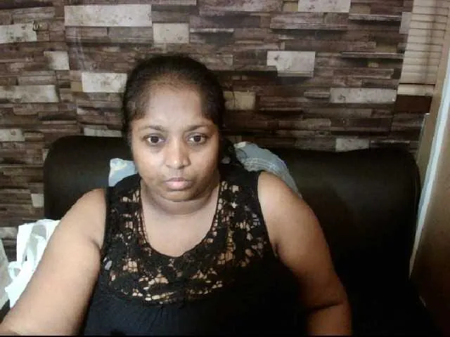 Live sex webcam photo for Indiantasha #287985957
