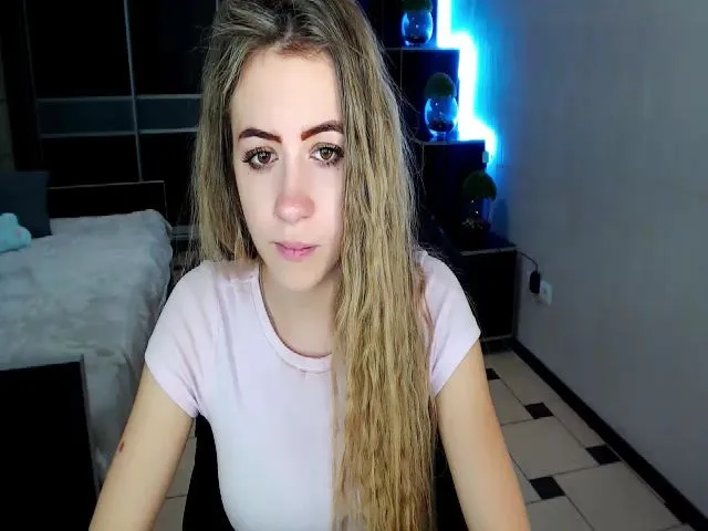 Live sex webcam photo for LannaBlue #253574635