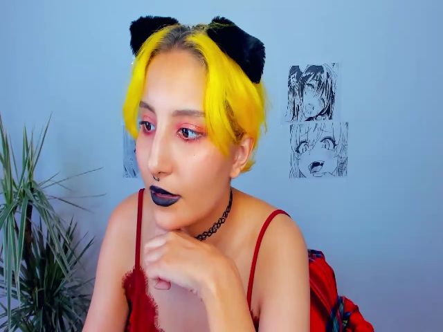 Live sex webcam photo for KarenIo #254271258