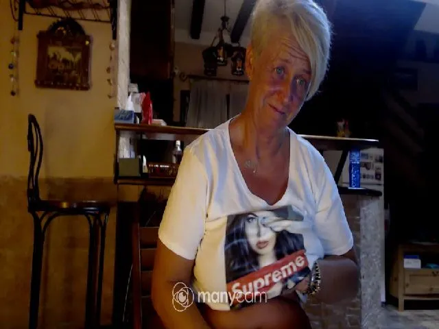 Live sex webcam photo for PinkLillyRose #259540381