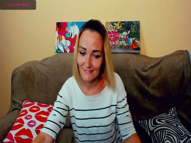 Live sex webcam photo for SecretDream #262541446