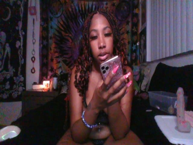 Live sex webcam photo for hennyhoneypot #259077434