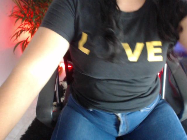 Live sex webcam photo for sophiie_fox #253897220