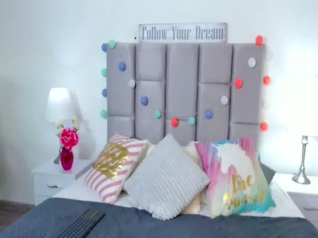 Live sex webcam photo for Mia_thompsons #255975551