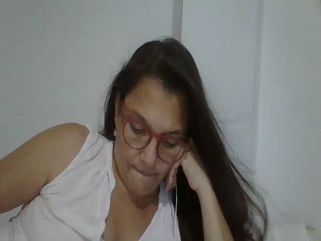 Live sex webcam photo for SweetLola01 #254393989