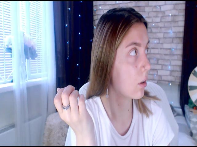 Live sex webcam photo for CumMeaRiver #264043606