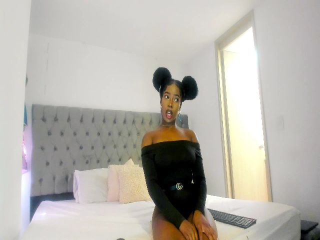 Live sex webcam photo for Afro__Goddess #265564597
