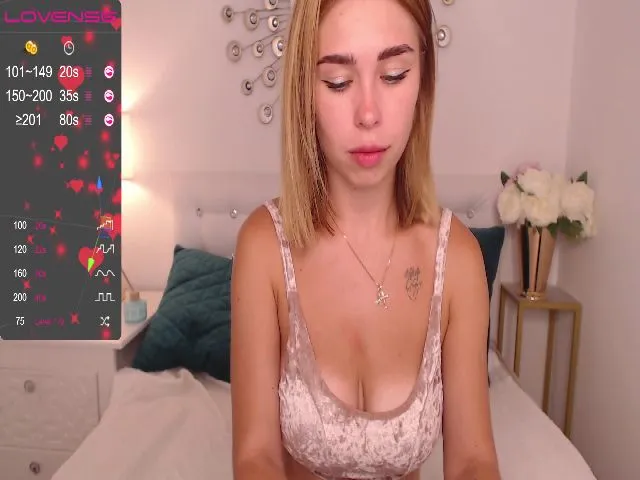 Live sex webcam photo for MeowGirll #257597349