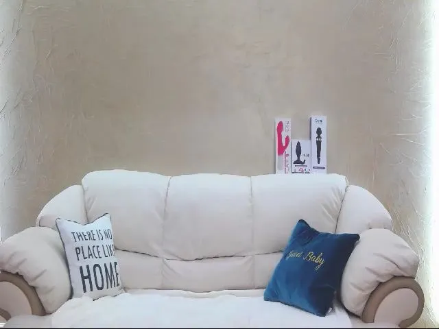 Live sex webcam photo for JulieDalton #258571882