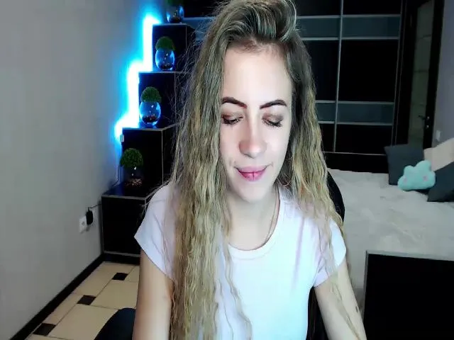 Live sex webcam photo for LannaBlue #253223611