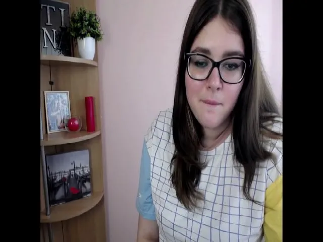 Live sex webcam photo for SweetyTinna #253015798