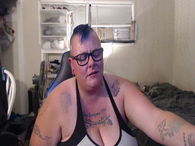 Live sex webcam photo for PunkChick420 #252776014