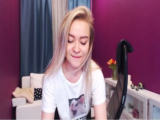 Live sex webcam photo for Kara_Smith #252925947