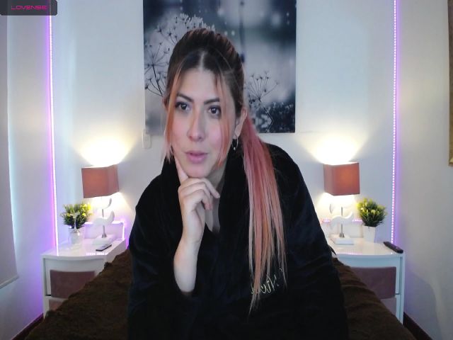 Live sex webcam photo for NicolSaenz #260161183