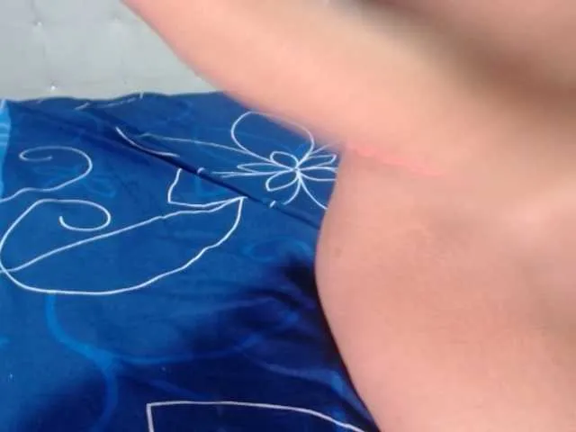 Live sex webcam photo for adri14-1 #241317822