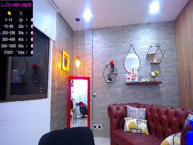 Live sex webcam photo for Luna_Throat #256124425