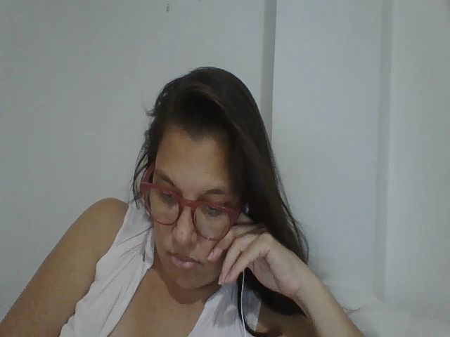 Live sex webcam photo for SweetLola01 #261772119