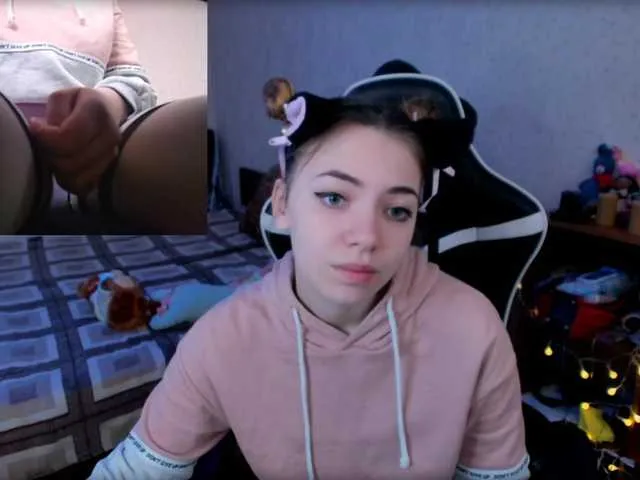 Live sex webcam photo for MiaUnicorn #245332131