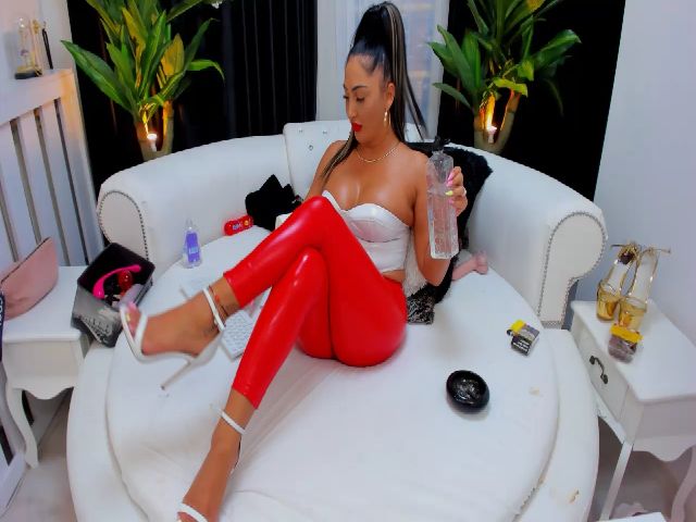 Live sex webcam photo for NicolleHotX #254601587