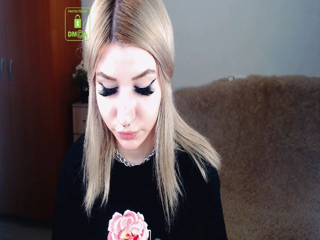 Live sex webcam photo for Alison_Moonli #253267430