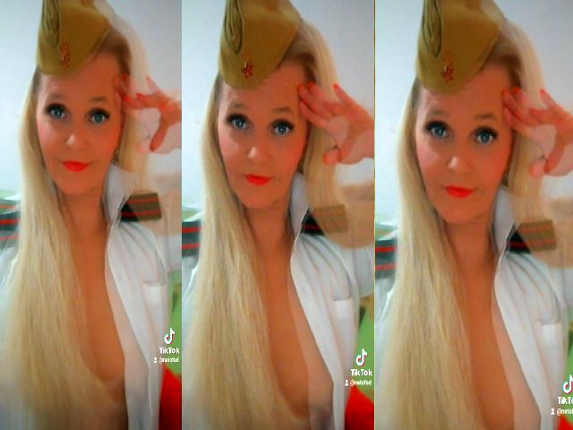 Live sex webcam photo for ChristiRoses #265033170