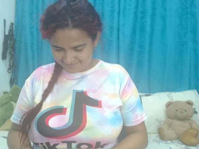Live sex webcam photo for Isabelle-gree #264257318