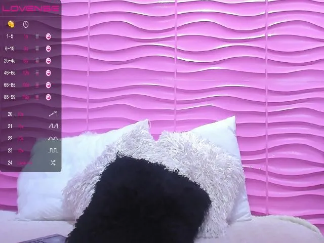 Live sex webcam photo for Sharlotte_e #261614609