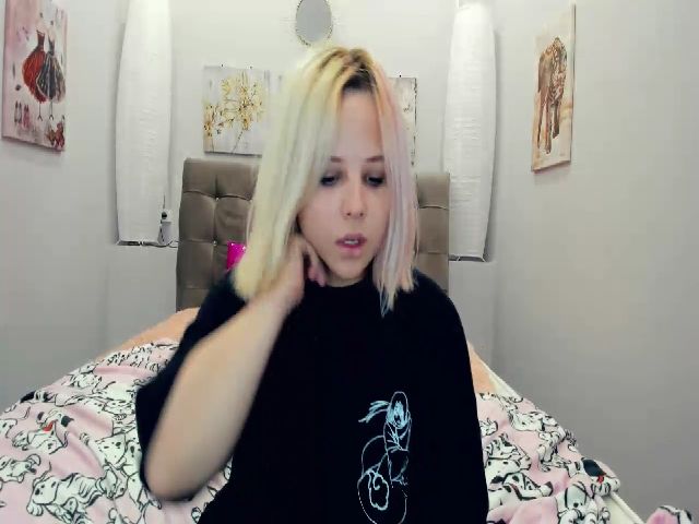 Live sex webcam photo for Helokit #261933497