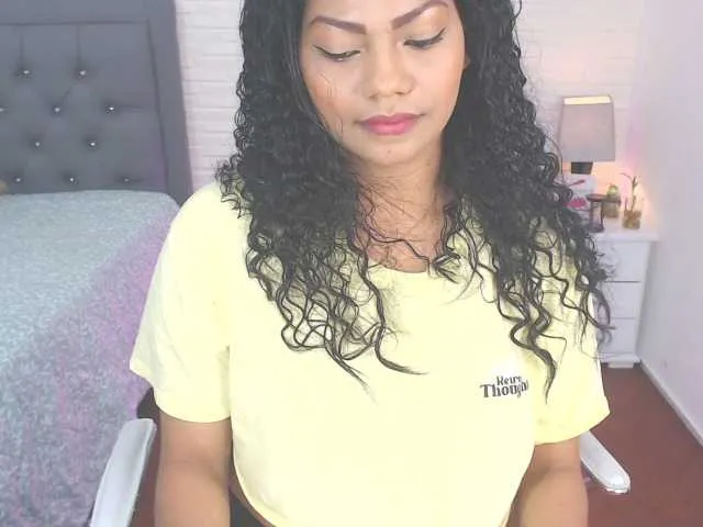 Live sex webcam photo for Lupe-blue #243185827