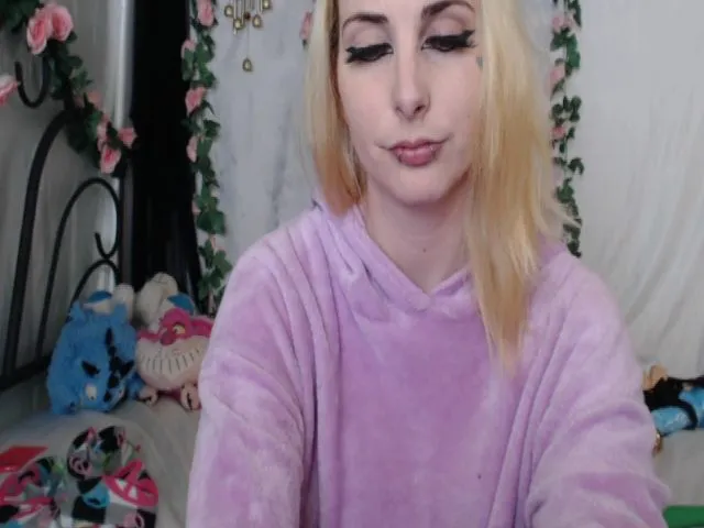 Live sex webcam photo for GalaxyFox #252281154