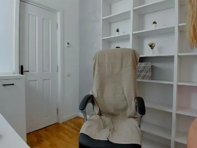 Live sex webcam photo for VanessaCroft #265419588