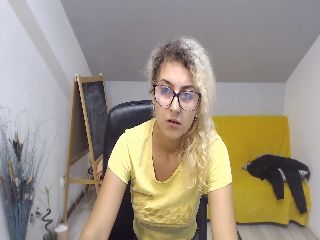 Live sex webcam photo for CurlyBella #251765001