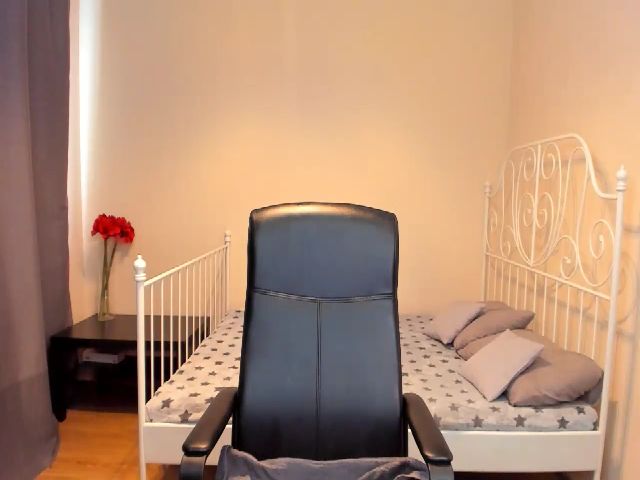 Live sex webcam photo for O1iv1a #254530907