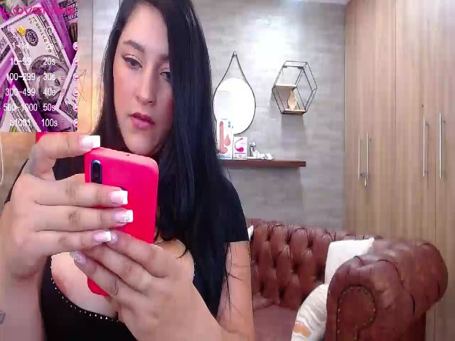 Live sex webcam photo for Luna_Throat #252338902