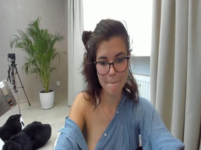 Live sex webcam photo for MissJeanne #254499516