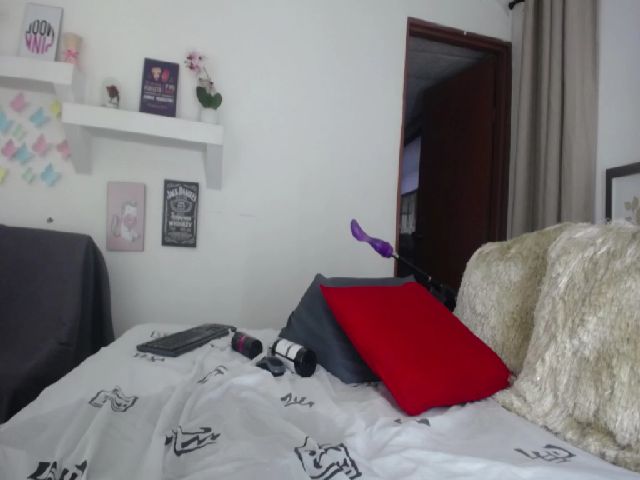 Live sex webcam photo for MartinaRossi #261697432